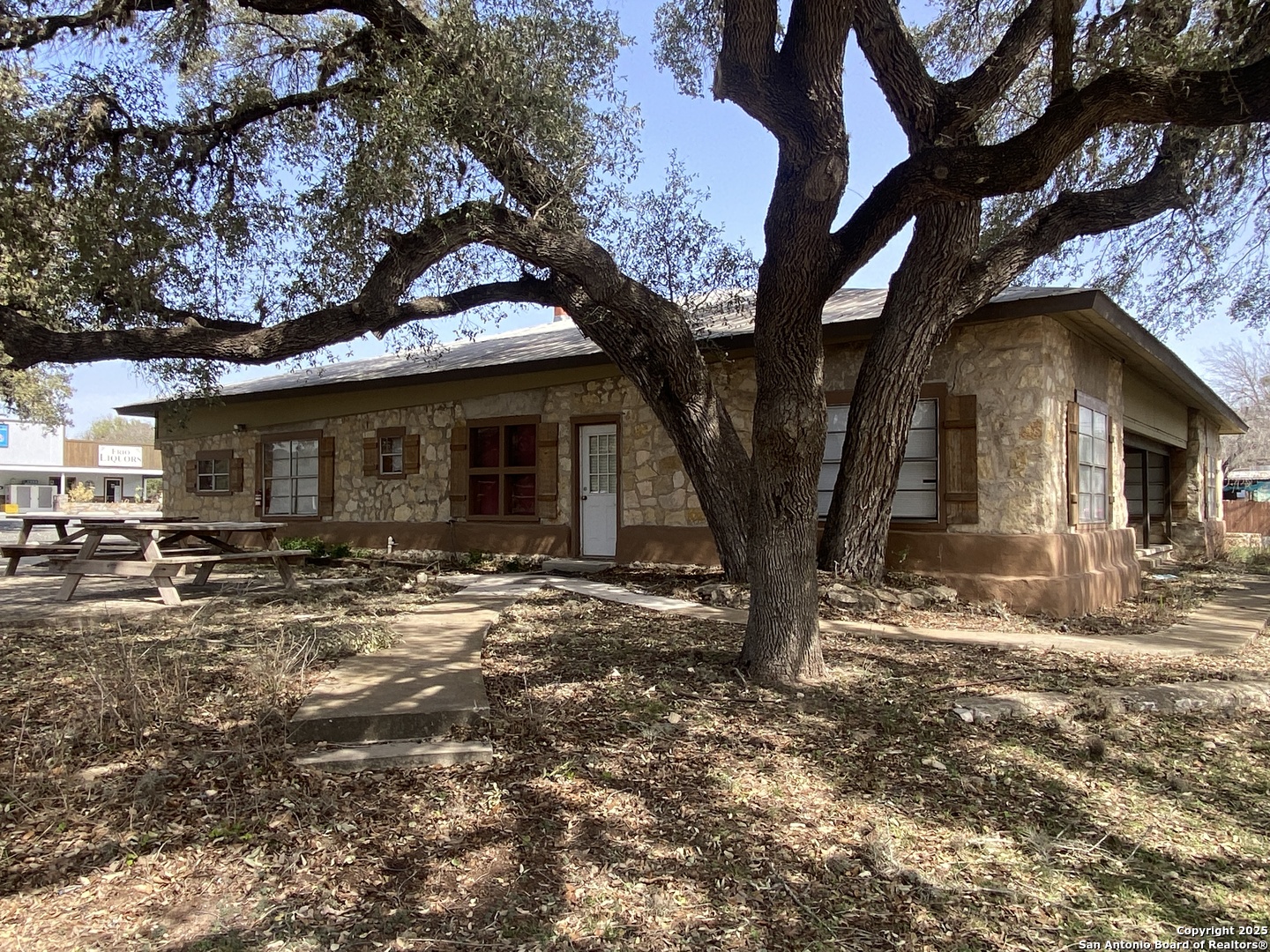 49 Encino Concan TX 78838