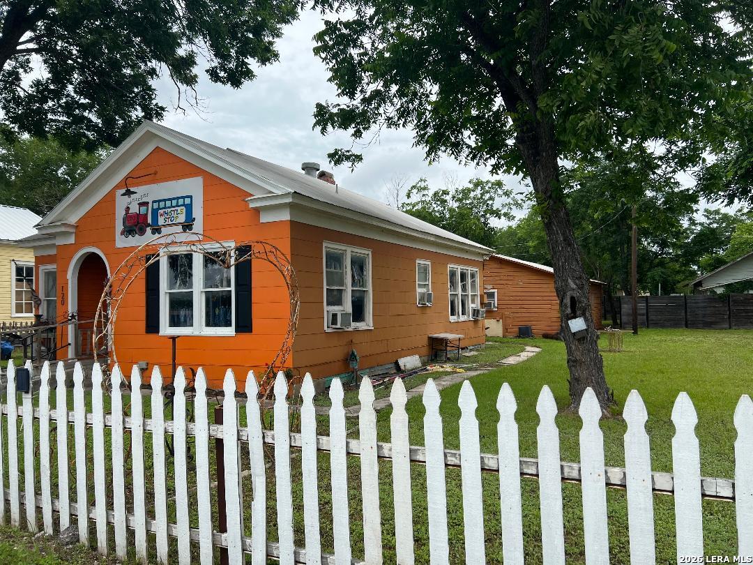 120 Seguin Street Marion TX 78124