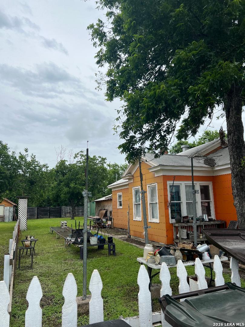 120 Seguin Street Marion TX 78124