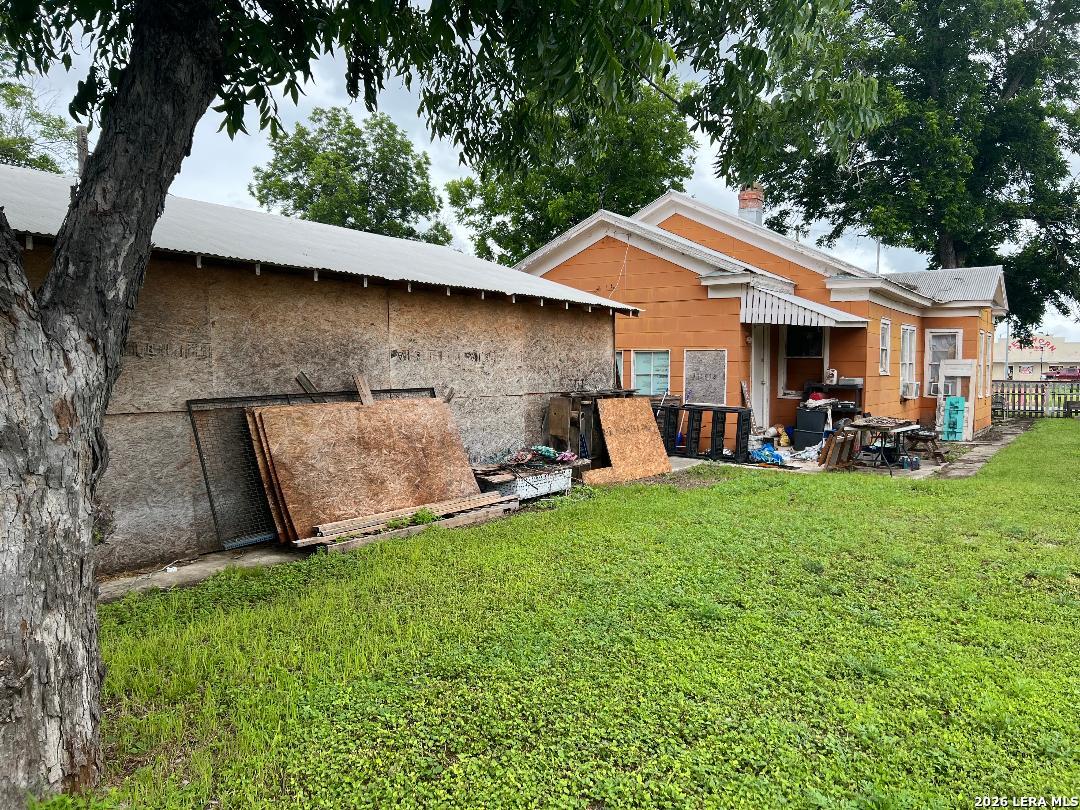 120 Seguin Street Marion TX 78124