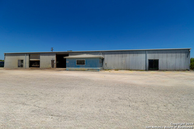 1538 N Highway 123 Karnes City TX 78118