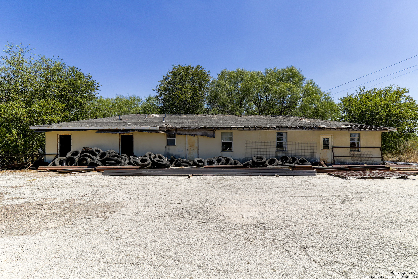 1538 N Highway 123 Karnes City TX 78118