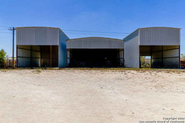 1538 N Highway 123 Karnes City TX 78118