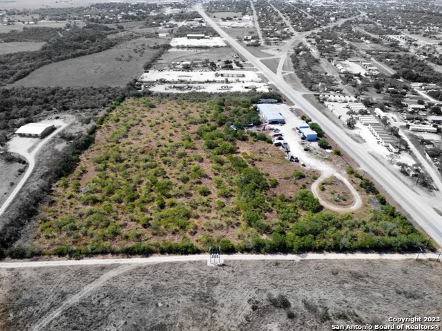 1538 N Highway 123 Karnes City TX 78118