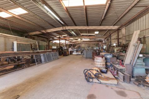 1538 N Highway 123 Karnes City TX 78118