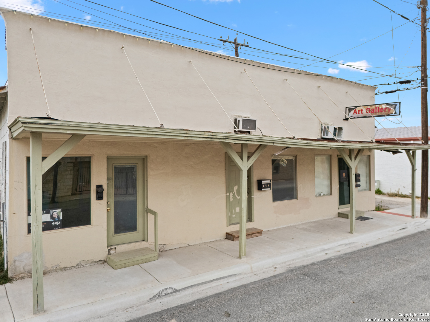 1712 Avenue K Hondo TX 78861