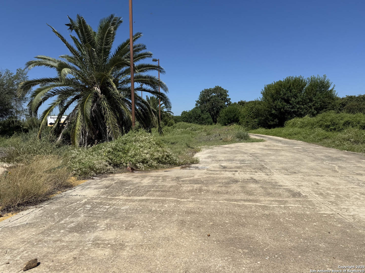 17360 S Ih 35 Dilley TX 78017