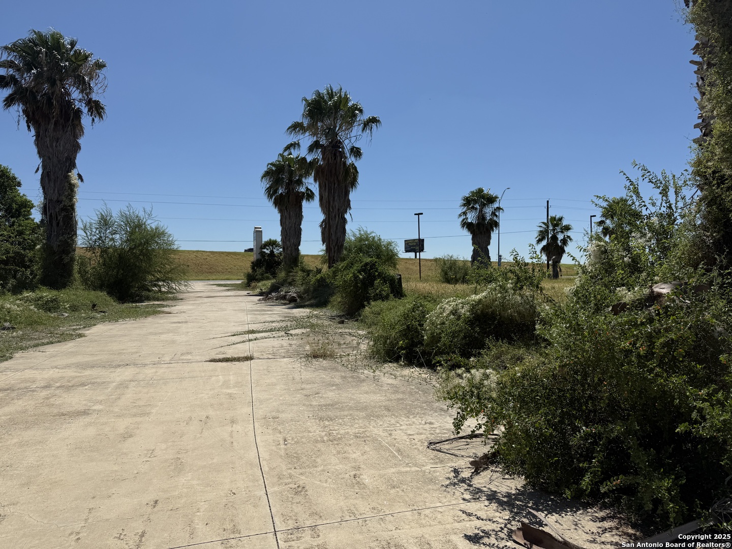 17360 S Ih 35 Dilley TX 78017