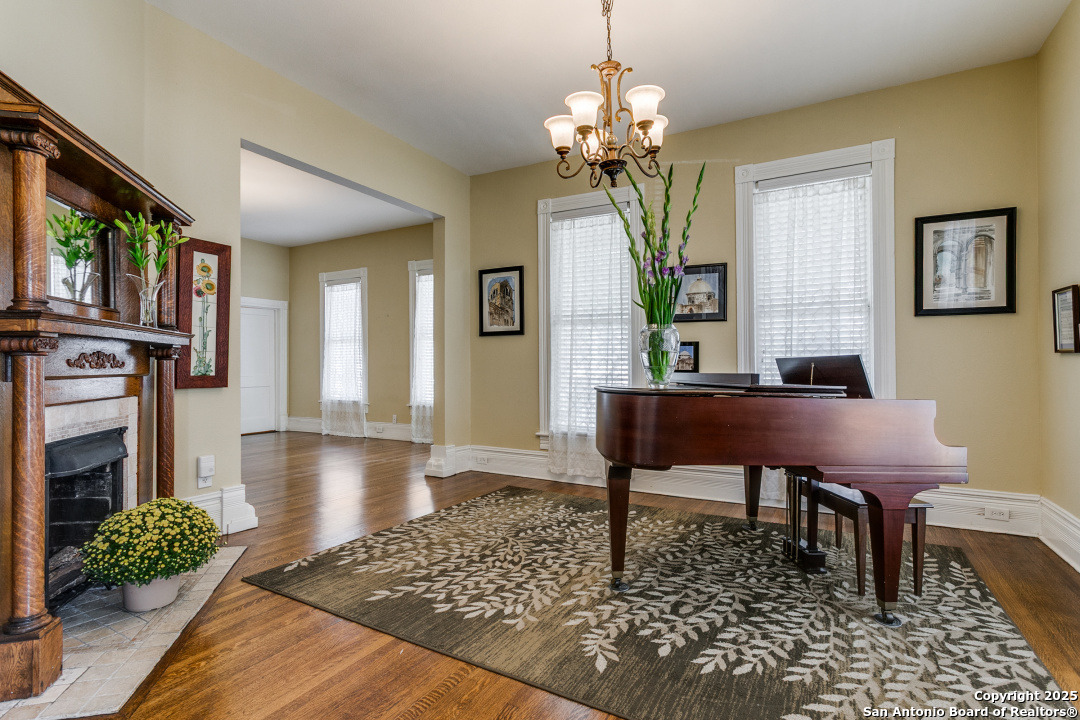 305 W Ashby San Antonio TX 78212