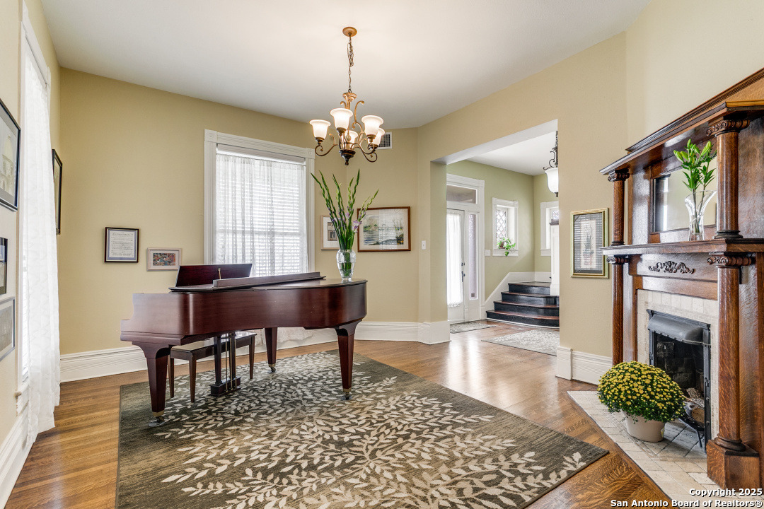 305 W Ashby San Antonio TX 78212