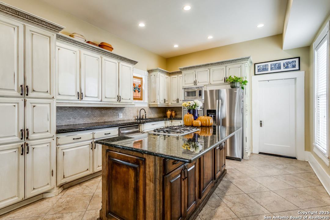 305 W Ashby San Antonio TX 78212