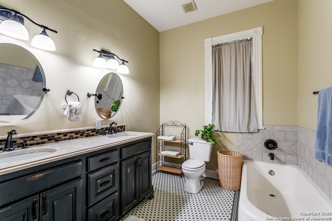 305 W Ashby San Antonio TX 78212