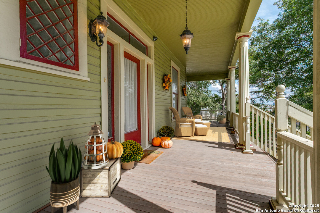 305 W Ashby San Antonio TX 78212