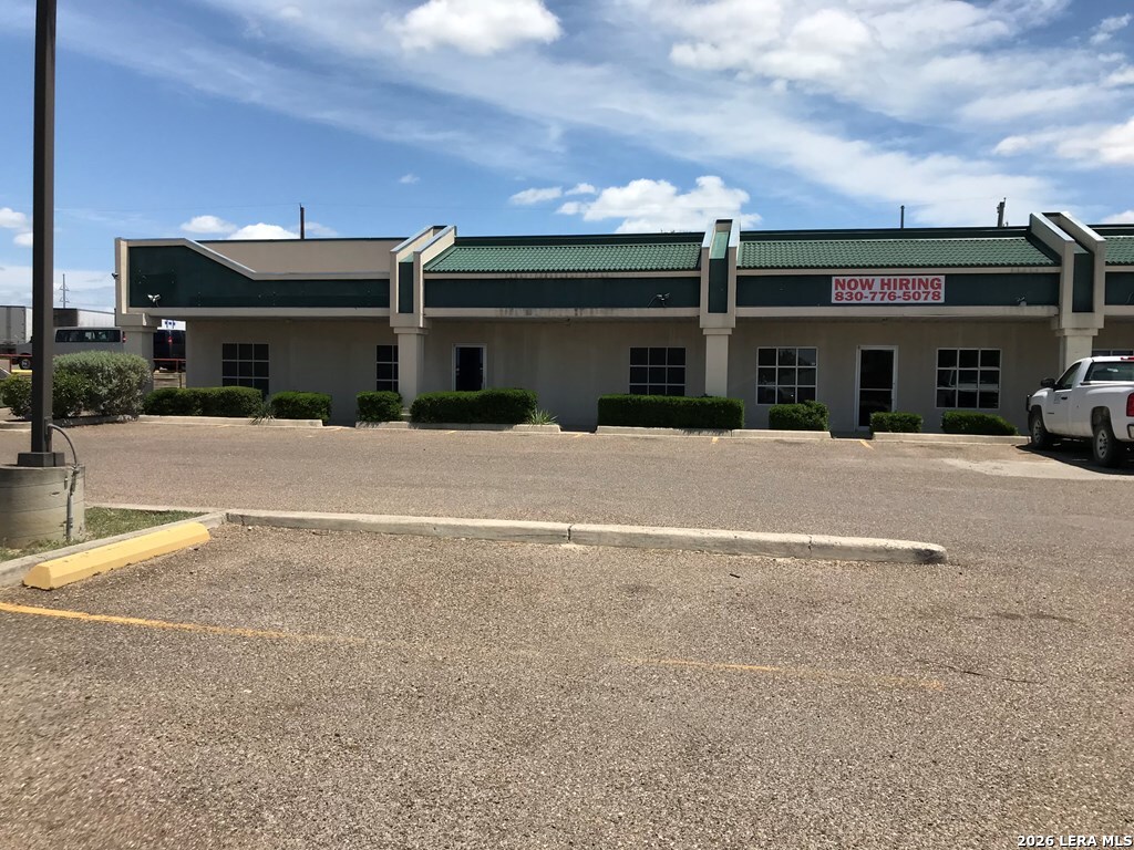 2210 N Veterans Eagle Pass TX 78852
