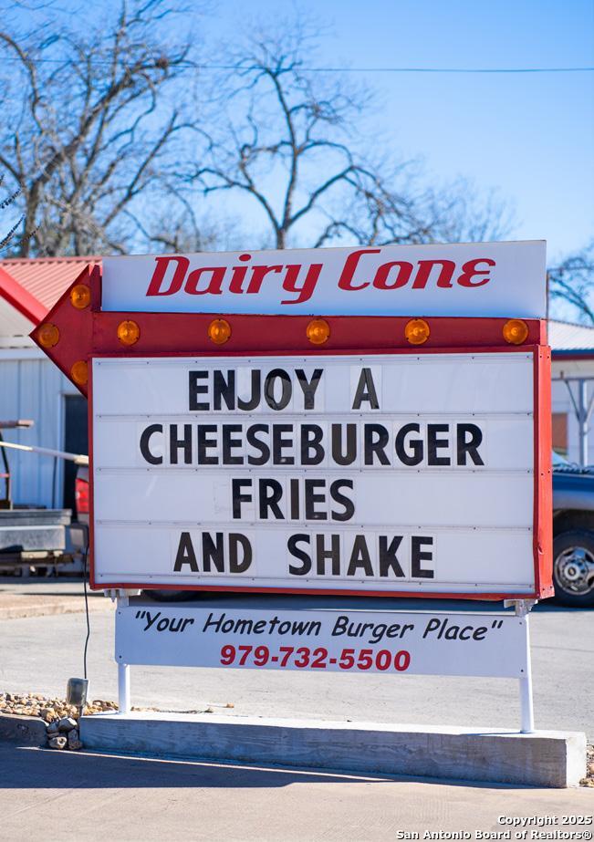 836 Walnut Street Columbus TX 78934