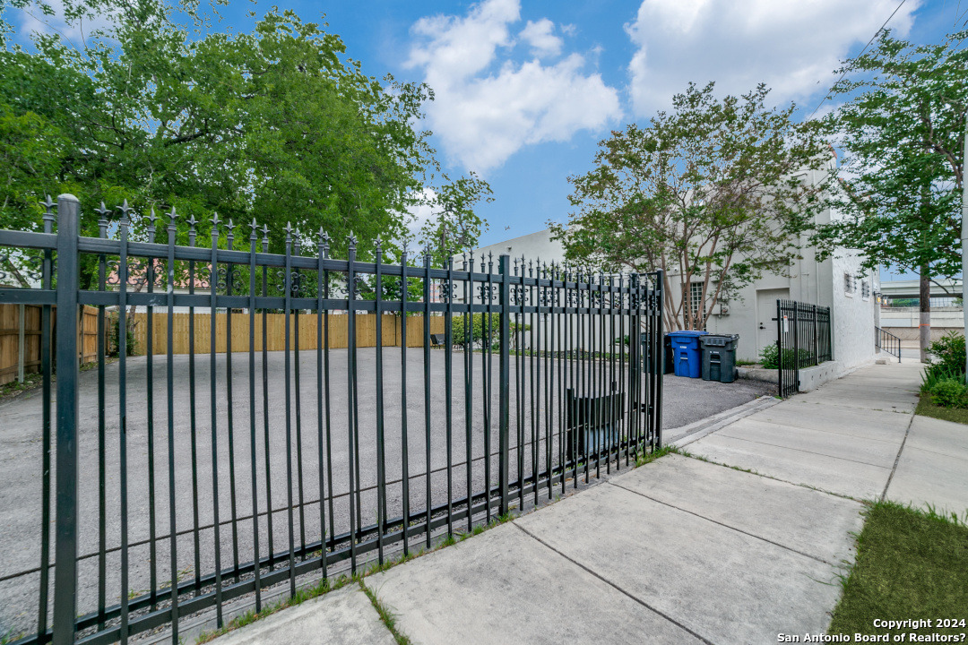 924 Camaron San Antonio TX 78212