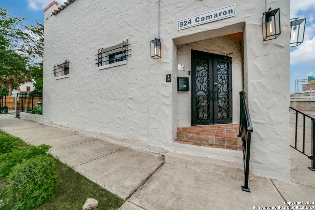 924 Camaron San Antonio TX 78212