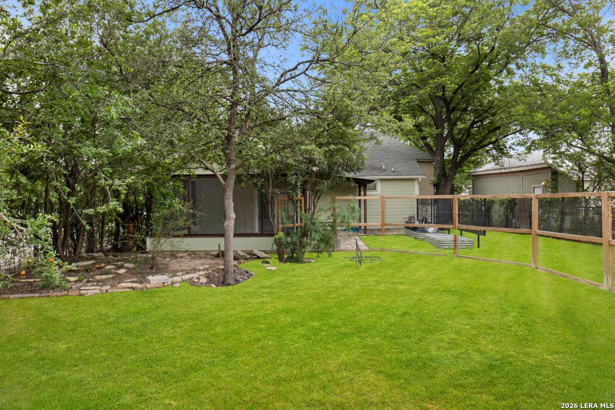 1012 N Flores Street San Antonio TX 78212