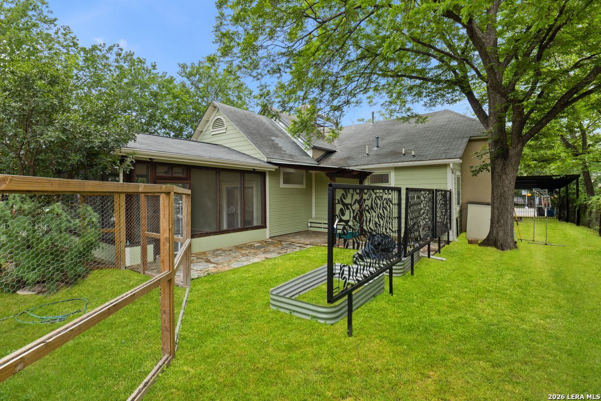 1012 N Flores Street San Antonio TX 78212