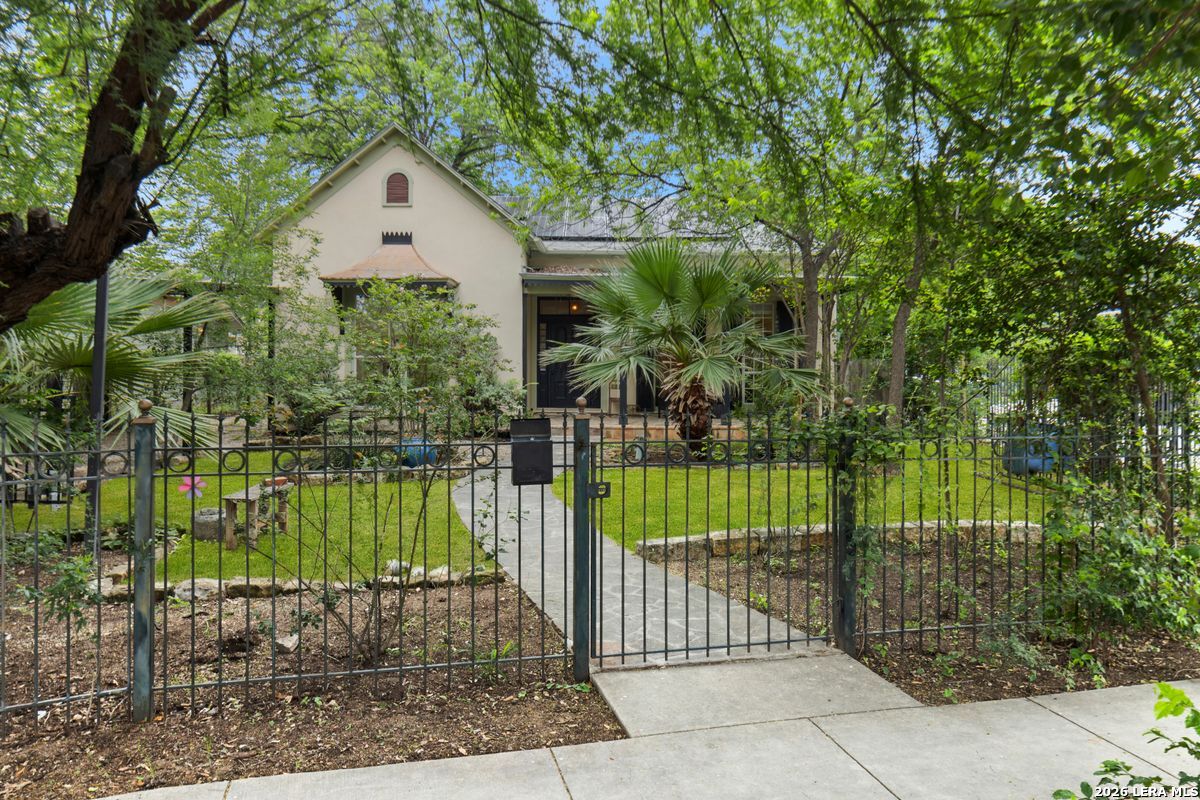 1012 N Flores Street San Antonio TX 78212
