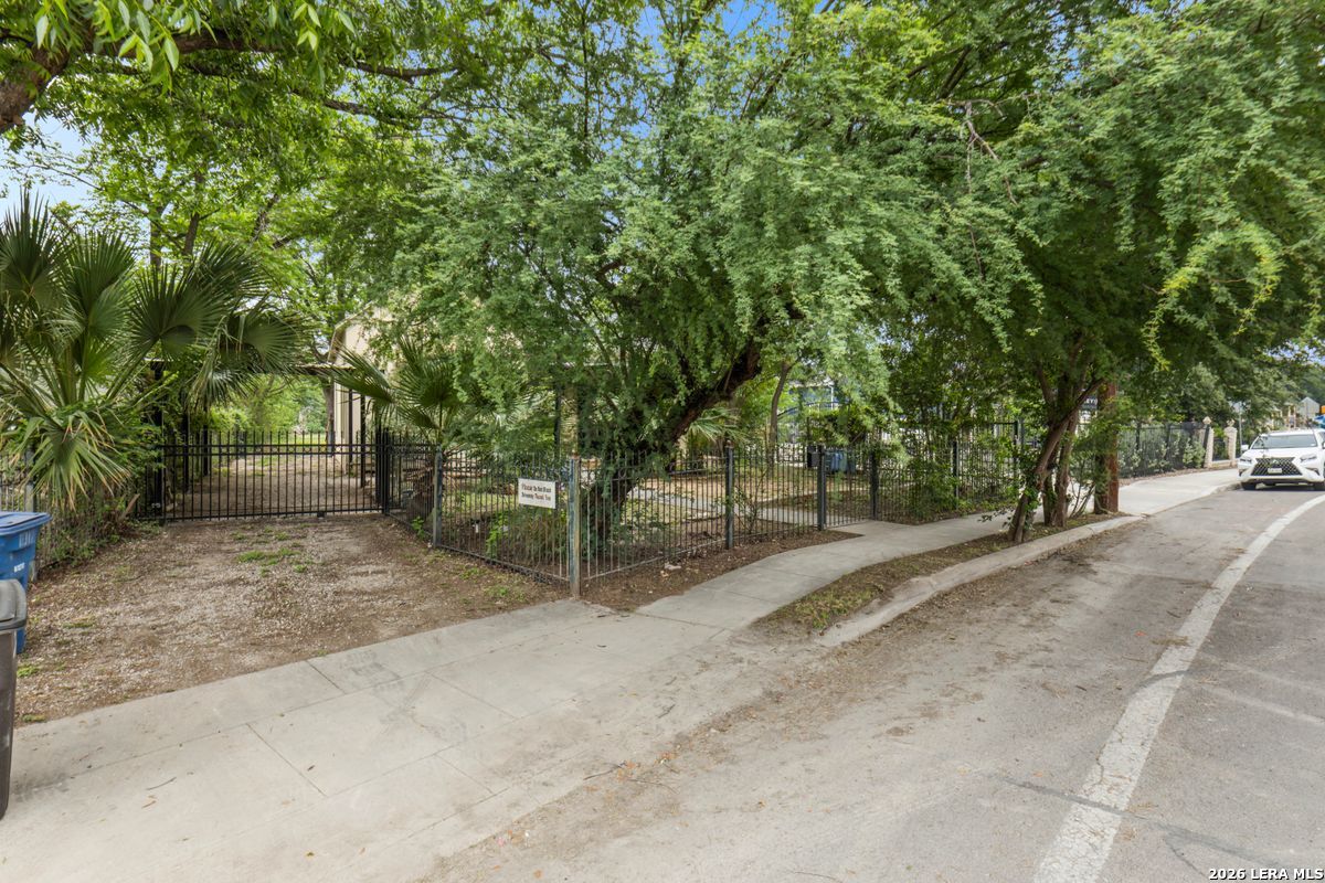 1012 N Flores Street San Antonio TX 78212
