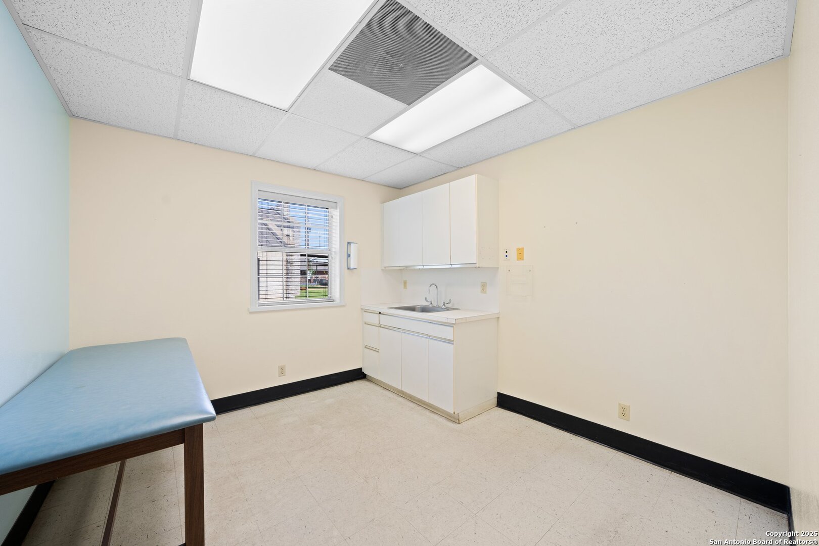 204 W Windcrest Drive Fredericksburg TX 78624