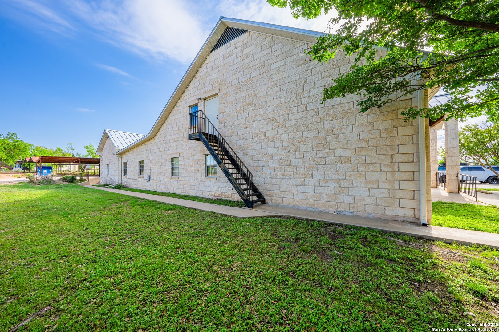 204 W Windcrest Drive Fredericksburg TX 78624