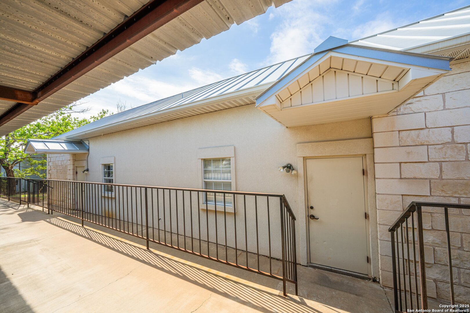 204 W Windcrest Drive Fredericksburg TX 78624