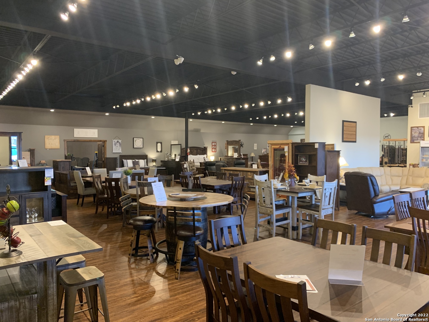 2209 E Main Street Uvalde TX 78801