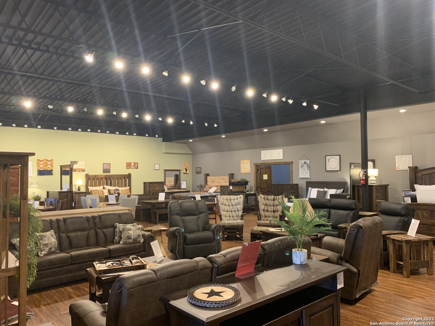 2209 E Main Street Uvalde TX 78801