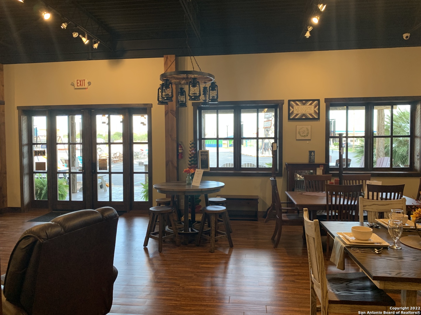2209 E Main Street Uvalde TX 78801