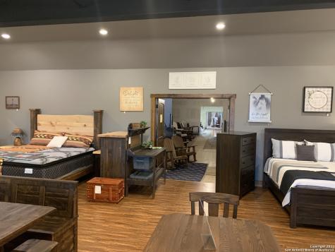 2209 E Main Street Uvalde TX 78801