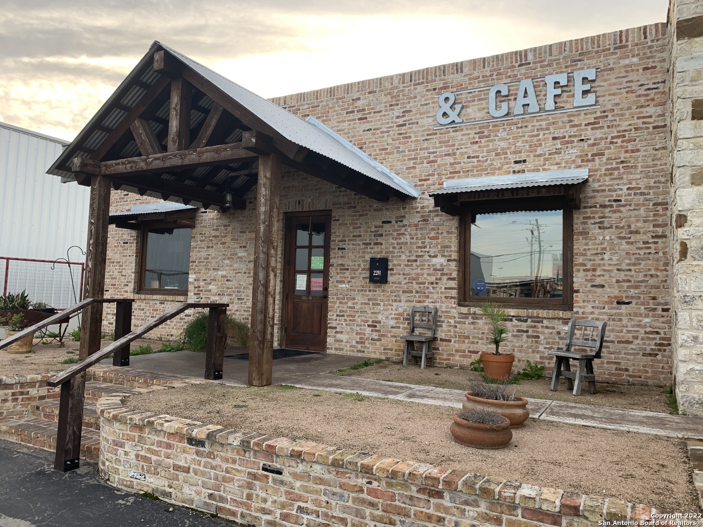 2209 E Main Street Uvalde TX 78801