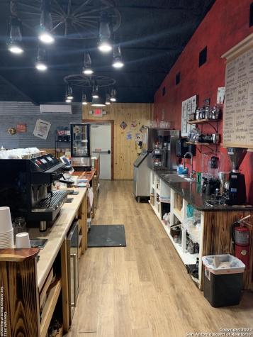 2209 E Main Street Uvalde TX 78801