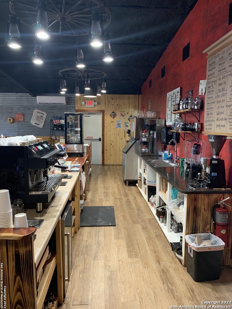 2209 E Main Street Uvalde TX 78801