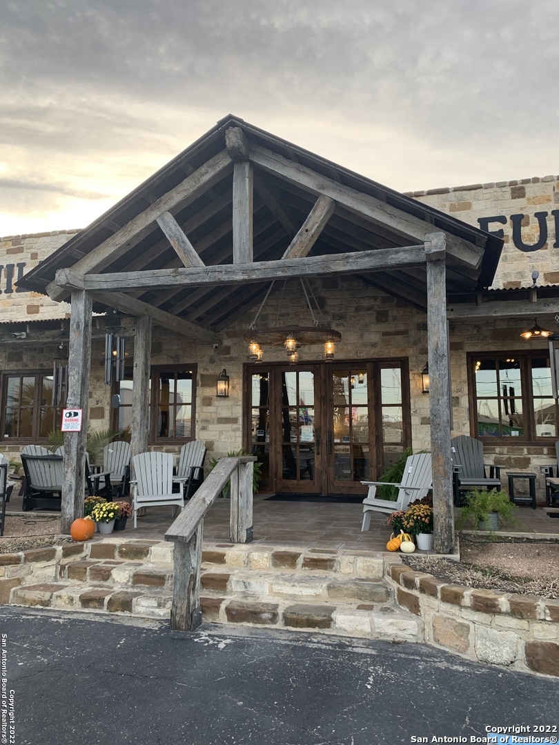 2209 E Main Street Uvalde TX 78801