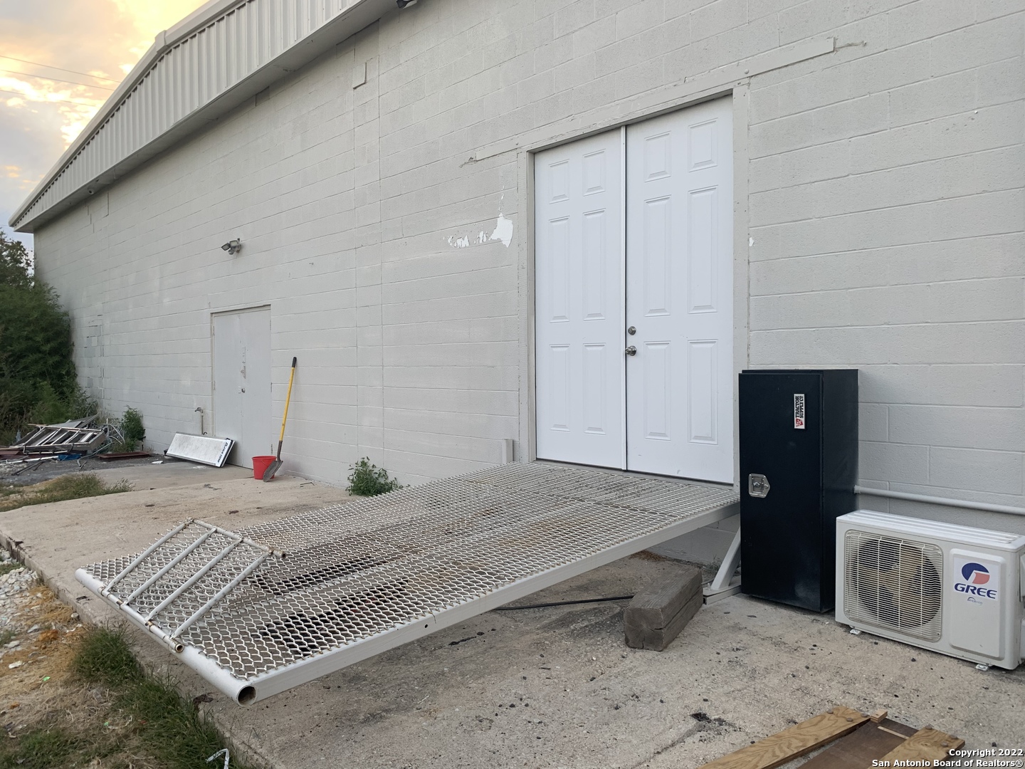 2209 E Main Street Uvalde TX 78801