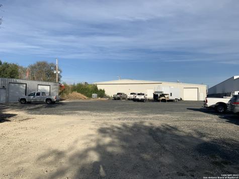 2209 E Main Street Uvalde TX 78801
