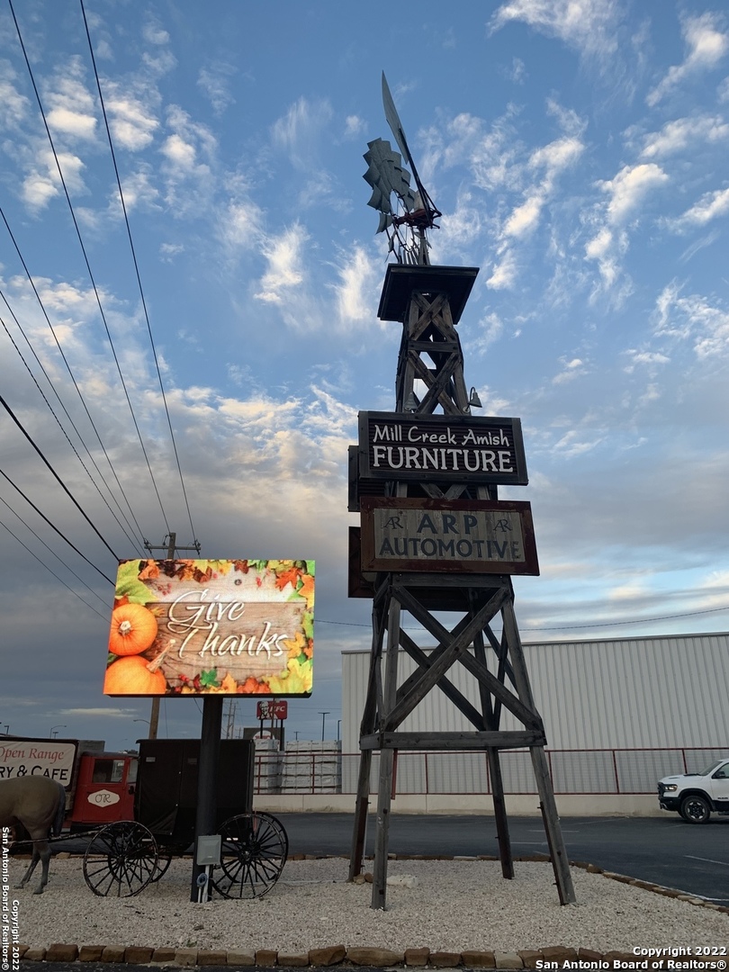 2209 E Main Street Uvalde TX 78801