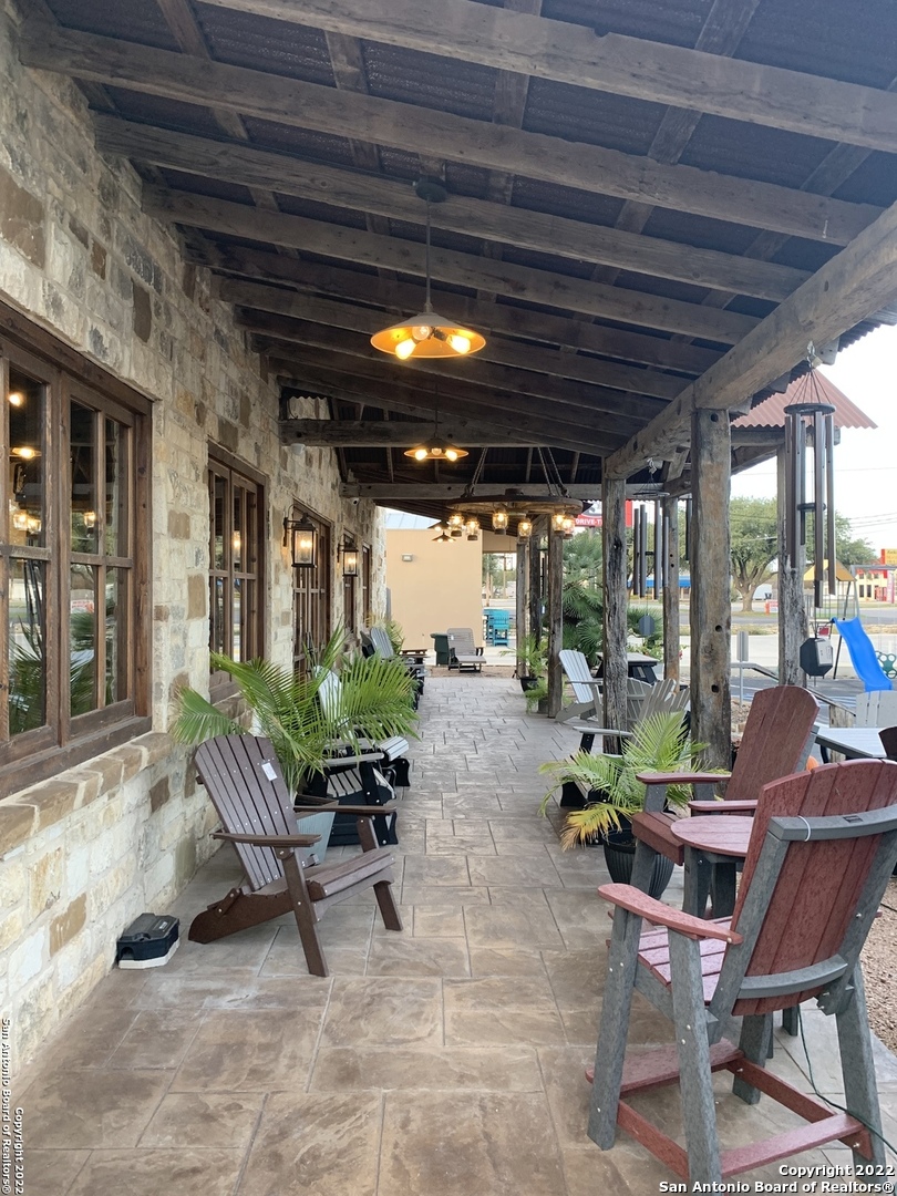 2209 E Main Street Uvalde TX 78801