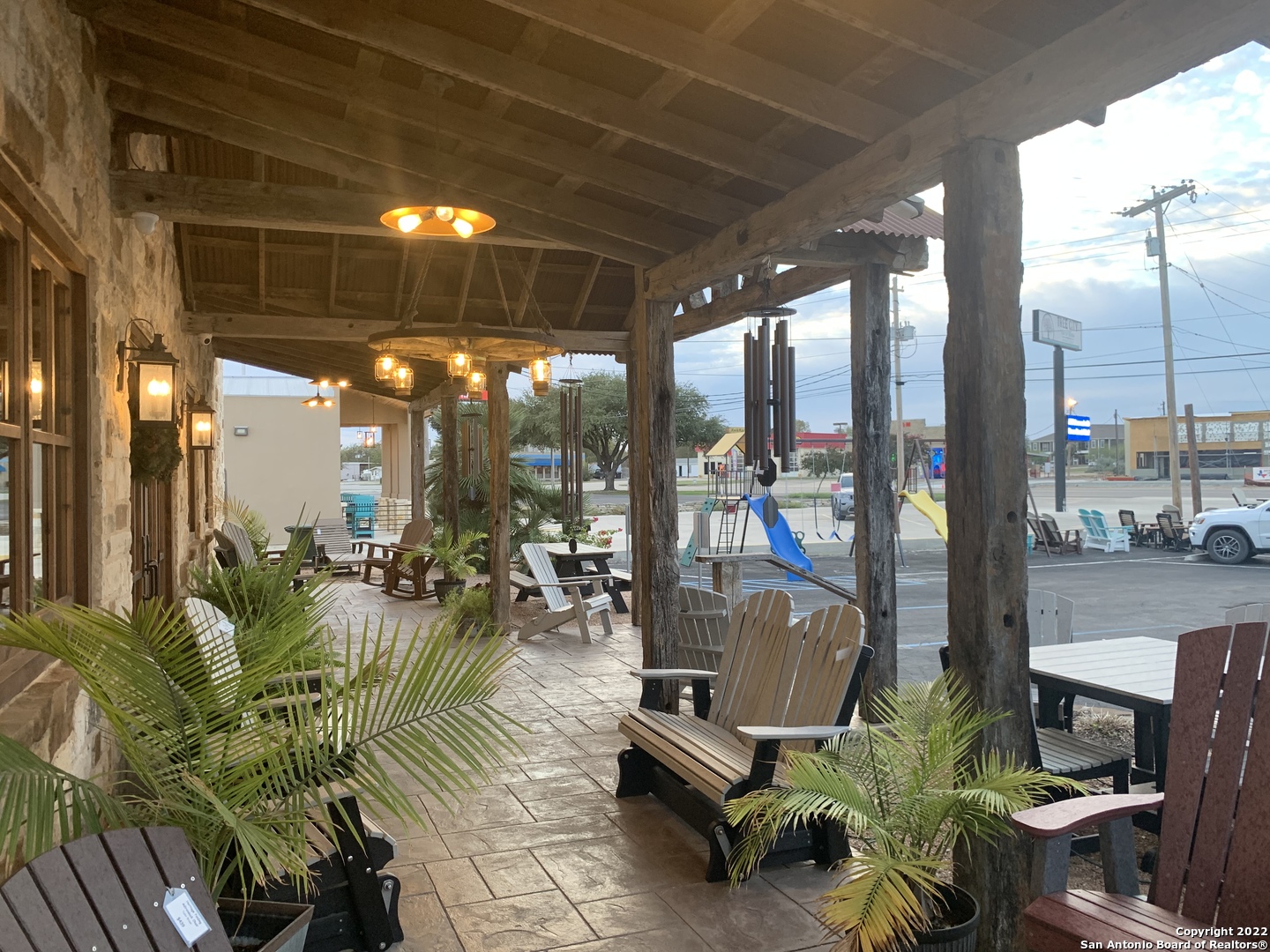 2209 E Main Street Uvalde TX 78801