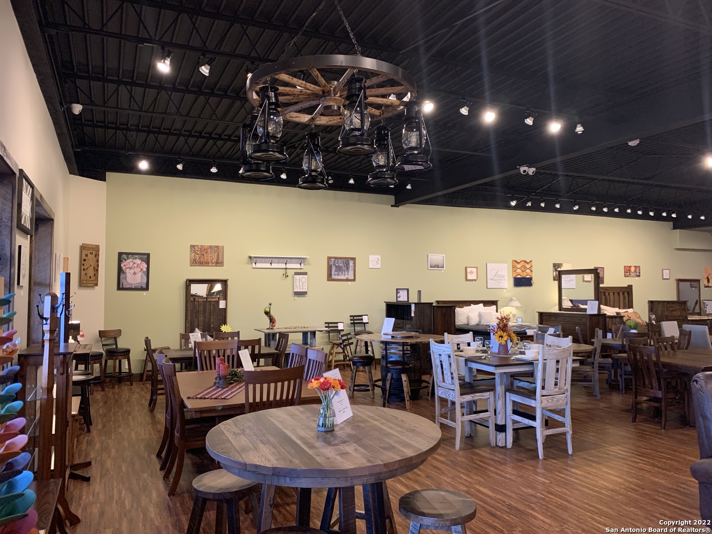 2209 E Main Street Uvalde TX 78801
