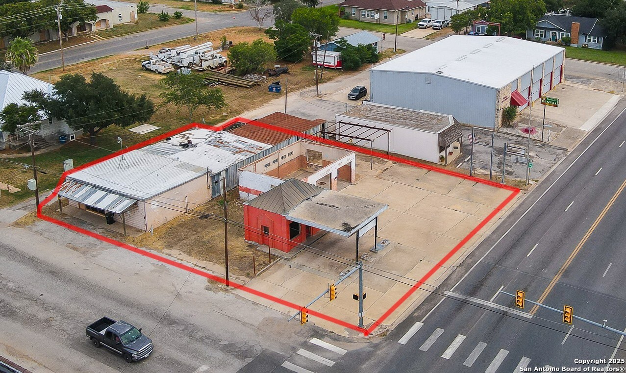 308 S Oak Pearsall TX 78061