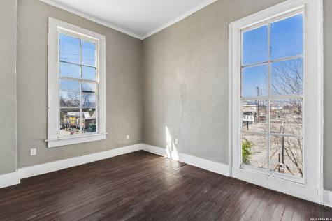 339 W Woodlawn Avenue San Antonio TX 78212