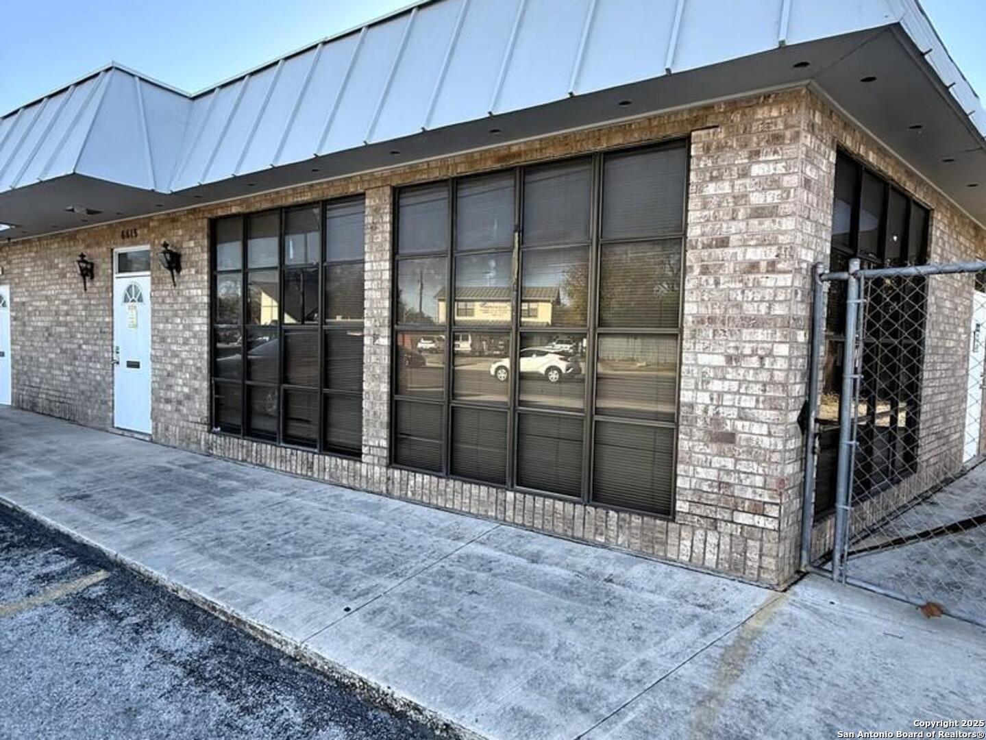 6615 S Flores San Antonio TX 78214