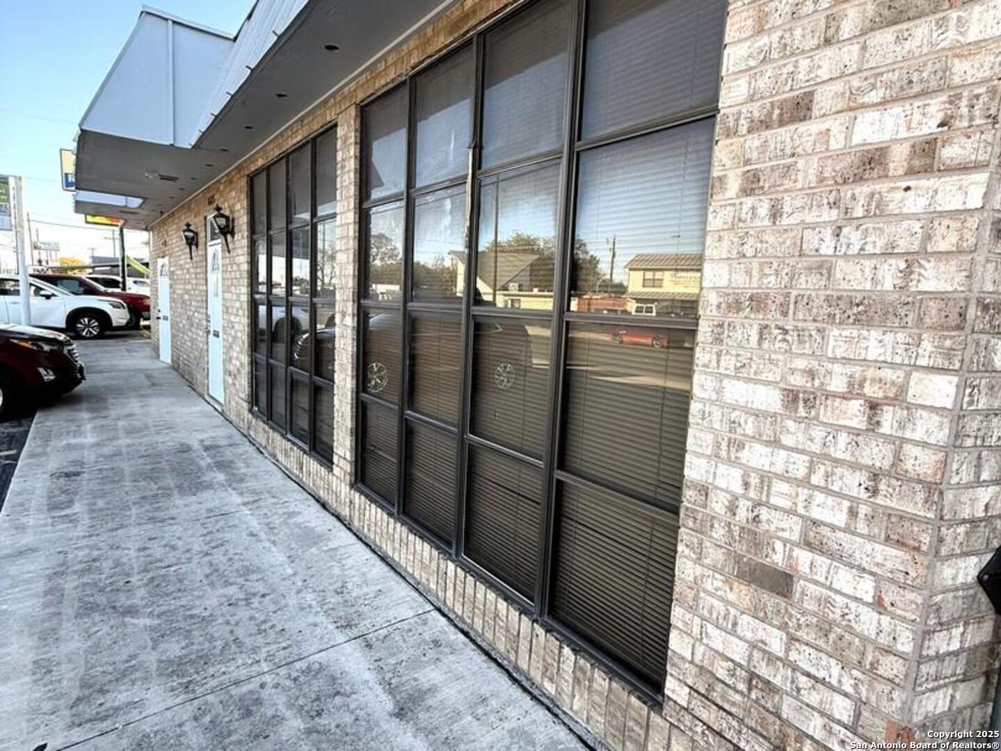 6615 S Flores San Antonio TX 78214