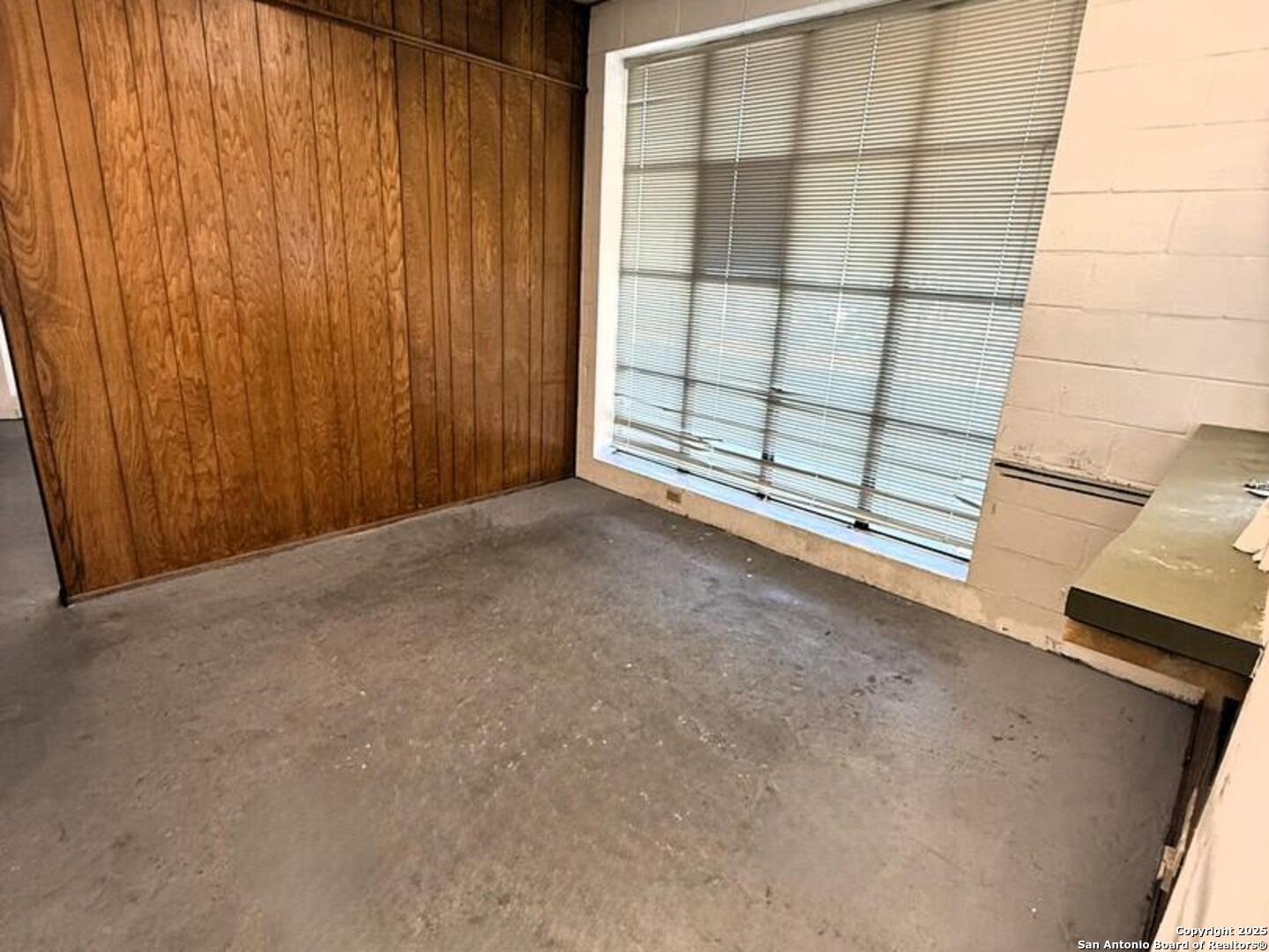 6615 S Flores San Antonio TX 78214