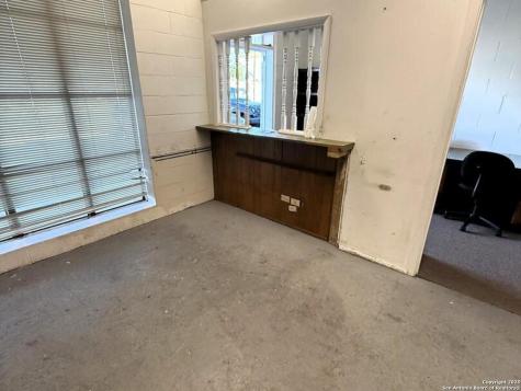 6615 S Flores San Antonio TX 78214
