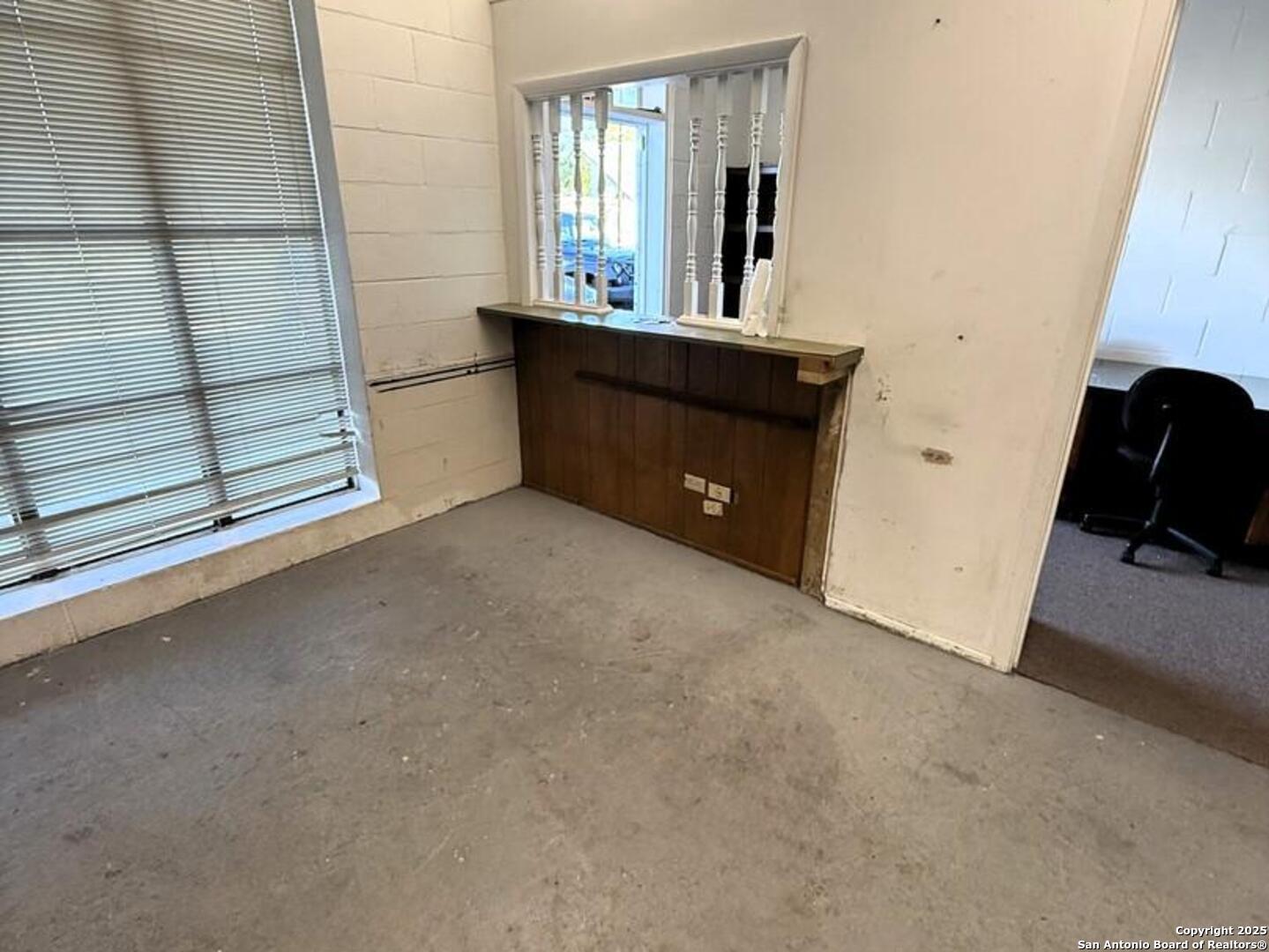 6615 S Flores San Antonio TX 78214