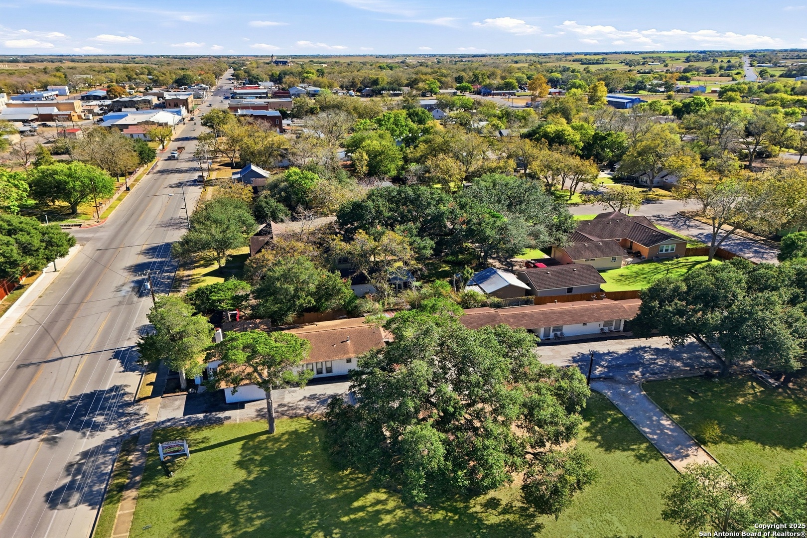 1016 N Avenue E Shiner TX 77984